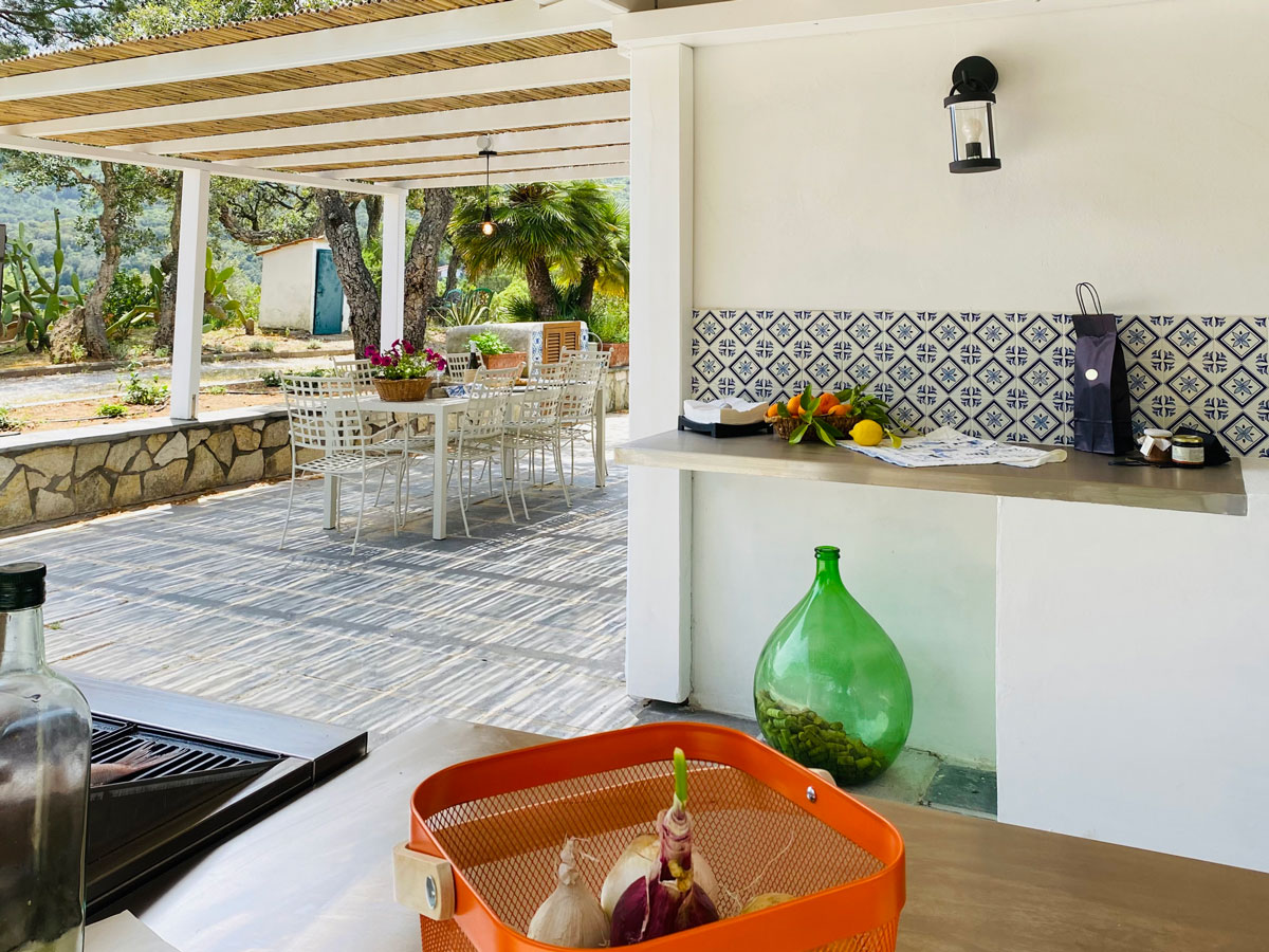 gallery_EnriMar30 Villa EnriMar zona barbecue sotto il porticato lato mare